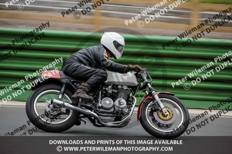 Vintage motorcycle club;eventdigitalimages;mallory park;mallory park trackday photographs;no limits trackdays;peter wileman photography;trackday digital images;trackday photos;vmcc festival 1000 bikes photographs